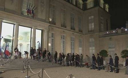 Айфеловата кула изгаси светлините си, а Елисейският дворец бе отворен в памет на Жак Ширак