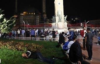 Двама загинали и 43 ранени при земетресението в Истанбул. Стотици спали в паркове и градини