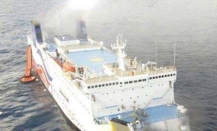 Пожар на гръцки ферибот предизвика евакуацията на 600 пътници