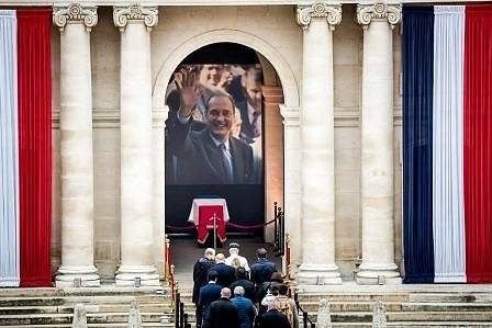 Франция се сбогува с Жак Ширак. Утре над 30 държавни лидери от цял свят ще присъстват на погребението