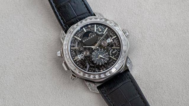 Ограничено издание на часовник на Bulgari с диаманти