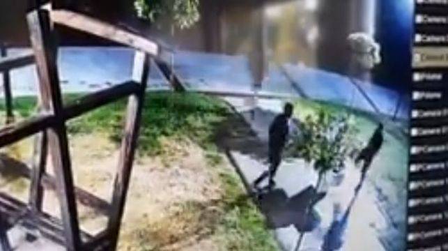 Задържаха три момчета, изкъртили новопостроена чешма в парка на Самоков