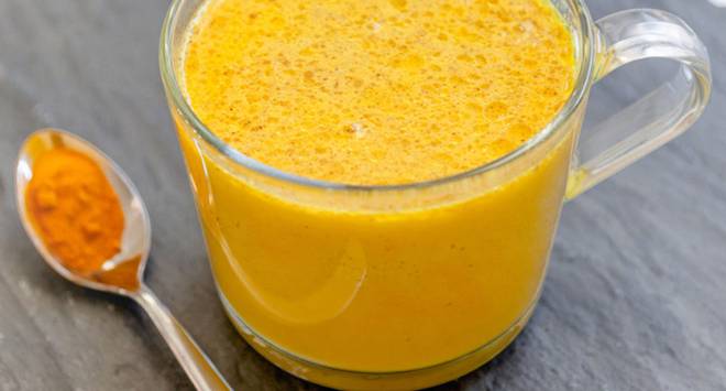 Златно мляко – какви са полезните му свойства и къде да го намерим