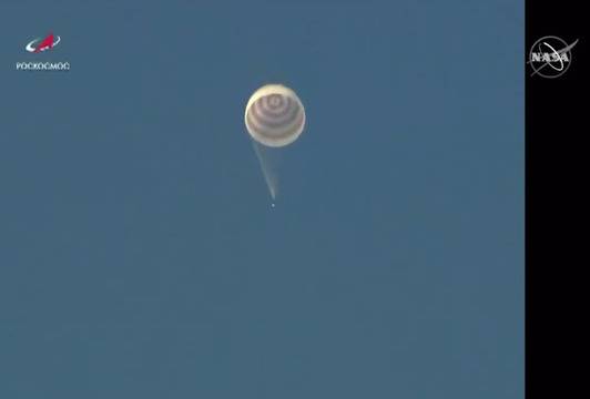 Успех: пилотираният космически кораб Союз МС-12 с трима души на борда се завърна на Земята!