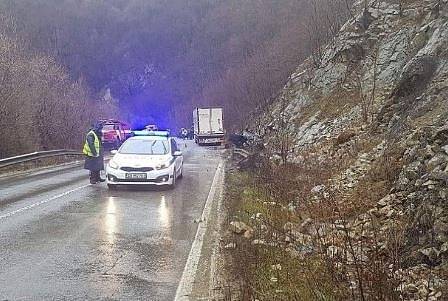 Тежка катастрофа затвори Прохода на републиката, трима души са загинали