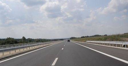 Движението в участък от АМ „Тракия“ към Бургас в една лента до 18 ч. днес