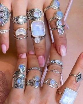 Няколко поверия за лунния камък