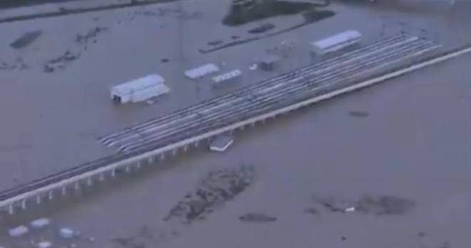 Тайфун унищожи супер бързи влакове