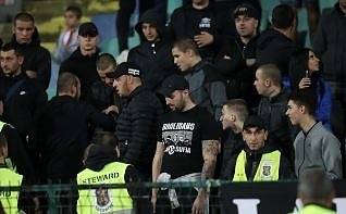 Установени са 15 от феновете, предизвикали расисткия скандал