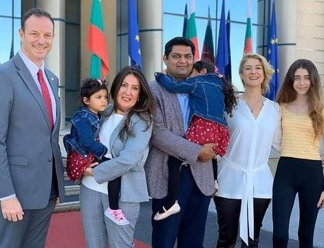 Посланик Херо Мустафа и семейството й пристигнаха в България!