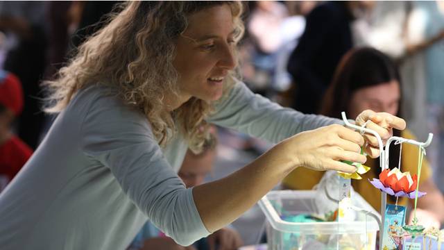 Фалун Дафа с работилничка за лотоси-оригами на фестивала Mood for Food в Пловдив (фотогалерия)