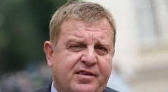 Каракачанов за Слави Трифонов: Един чалгар, който пее за червено ферари, не може да ми е коректив!