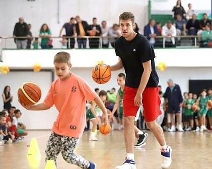 Баскетболен празник “Играй с Везенков!” в Ботевград