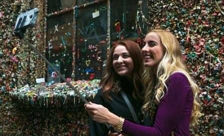 „Стена на дъвките” привлича туристи на пазар в Сиатъл