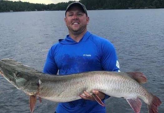 Кори извади истинско чудовище от езеро в Минесота ВИДЕО |