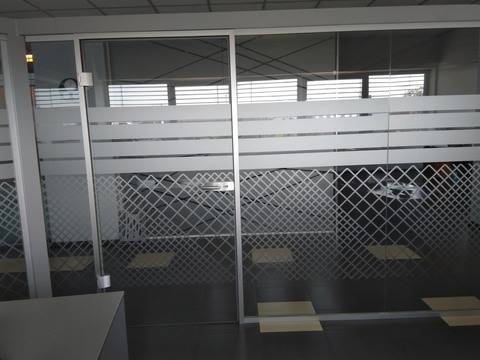 Ребрандиране матиране на стъкла София от Премиум Реклама