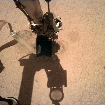 Американската мисия ИнСайт се е натъкнала на необичайно свойство на почвата на Марс!