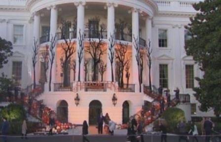 В Белия дом посрещнаха гости по случай Хелоуин (СНИМКИ)