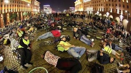 Велосипедисти протестират пред МС. Искат законови промени (СНИМКА)