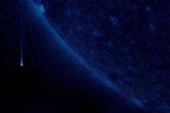 Уникално ВИДЕО показва как НЛО с кубична форма прелита със страшна скорост край Слънцето |