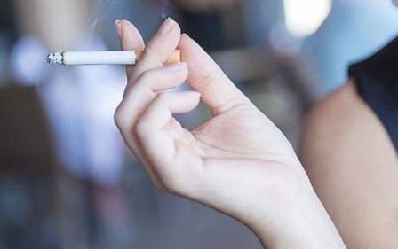 Гърция затяга мерките за забрана на пушенето на обществени места