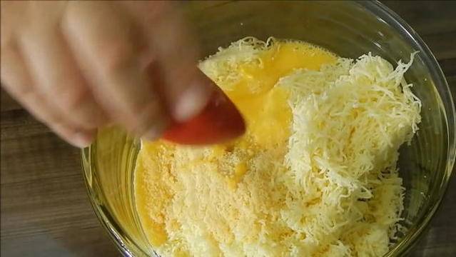 500 гр. сирене, брашно, яйца… Само ако знаех каква вкусотия се получава, щях да го направя вчера!