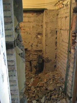 Почистване на мазета, тавани