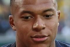 Трансферната цел на „Ливърпул“ Килиан Мбапе разпали трансферните слухове, като хареса пост на Мохамед Салах в инстаграм