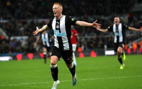 Джамаал Ласелс: Мати Лонгстаф е отличен пример за играчите в академията на Нюкасъл