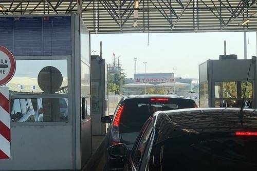 Интензивен е трафикът на границата с Румъния и Турция