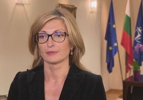 Екатерина Захариева: Изказването на Макрон е обидно и неприемливо (ВИДЕО)