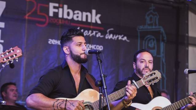 Gipsy Kings пеят за гости на Fibank