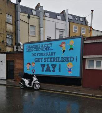 Билбордове в Лондон призовават белите британци „да се стерилизират“