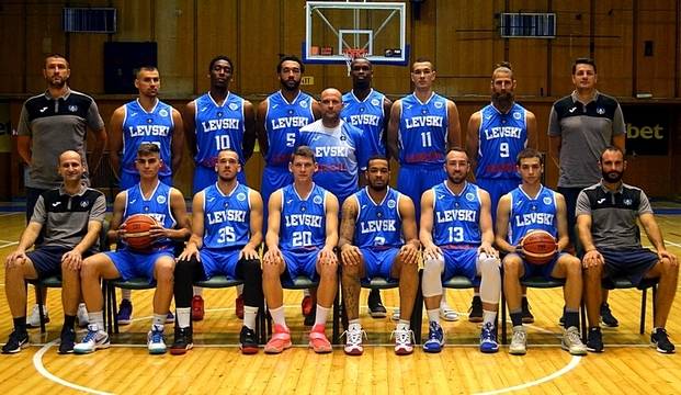 Левски Лукойл продължава без грешка