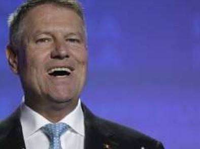 Клаус Йоханис печели първия тур на президентските избори в Румъния