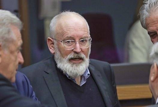Франс Тимерманс поема председателството на ЕК временно
