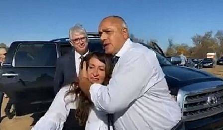 Предозиране: Бай Ганьо целува американския посланик