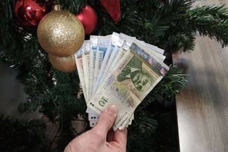 Всяка втора компания планира малки коледни бонуси
