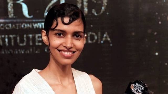 Супермоделът Пуджа Мор изобличи преследването на Фалун Гонг по време на награди на списание „Вог“