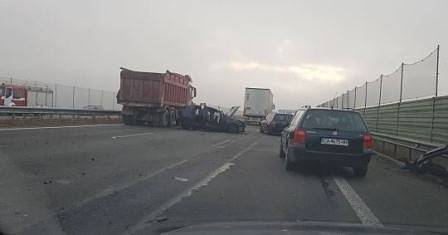 Катастрофа блокира Северната скоростна тангента на София (СНИМКИ)