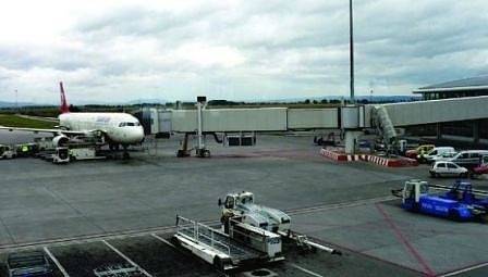 Ограмен скандал! Правят Терминал 3 на летище София без ръкави