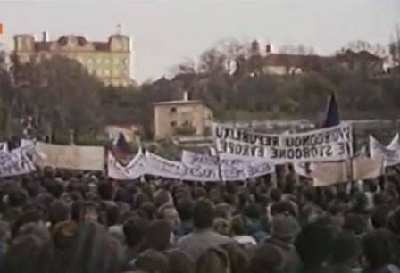 В Чехия и Словакия отбелязват 30 години от началото на Нежната революция