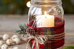 Направи си сам празнична декорация: Коледно настроение в бурканче