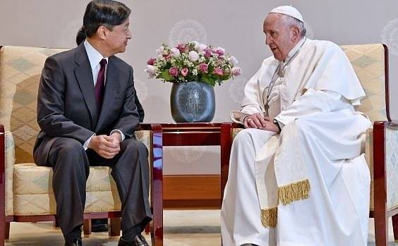 Папа Франциск се срещна с японския император Нарухито