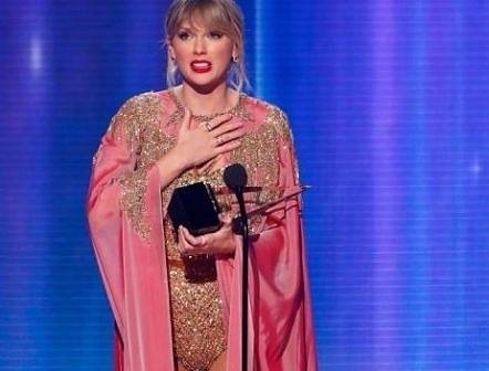Тейлър Суифт спечели приза „Изпълнител на десетилетието“