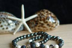 Гривни за двама