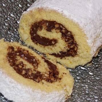 Пухкаво руло с шоколадов пълнеж