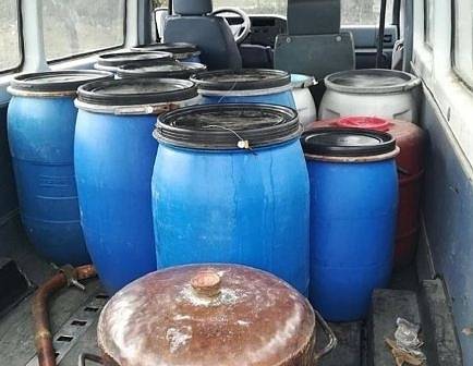 Митничари иззеха над 1 тон незаконна ракия във Варненско