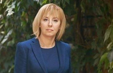 Мая Манолова: Новият закон за земята връща ТКЗС-тата
