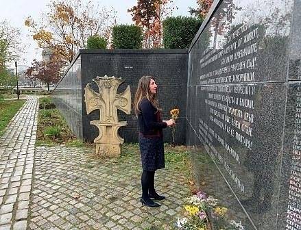 Посланик Херо Мустафа отдаде почит пред Мемориала на жертвите на комунизма (СНИМКИ)